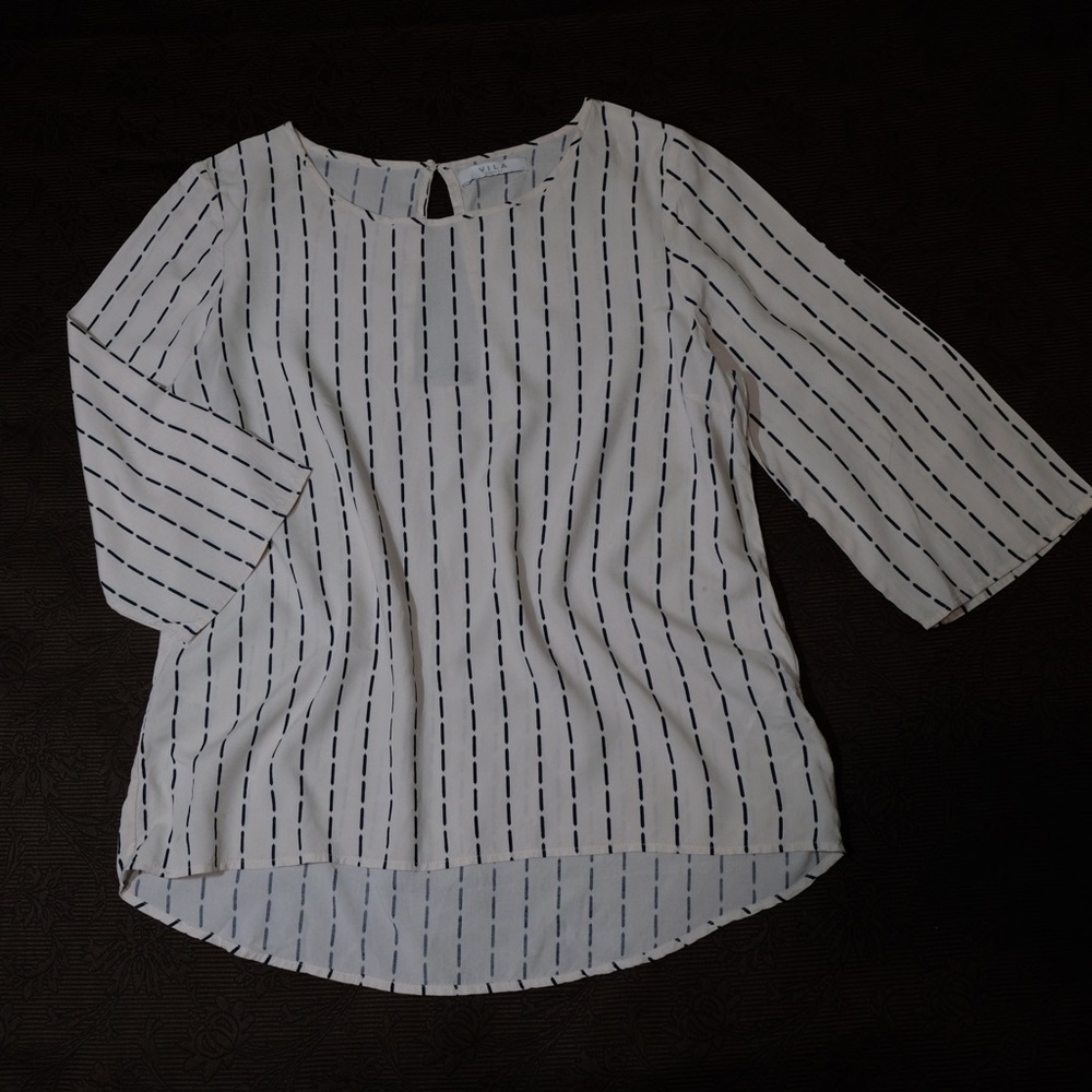 Cream top with dash line print
